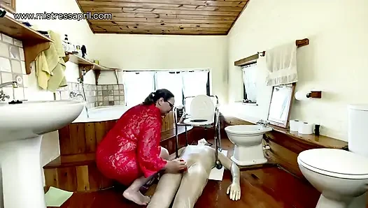 Dominatrix sahibe April - kölelerin sabah görevleri