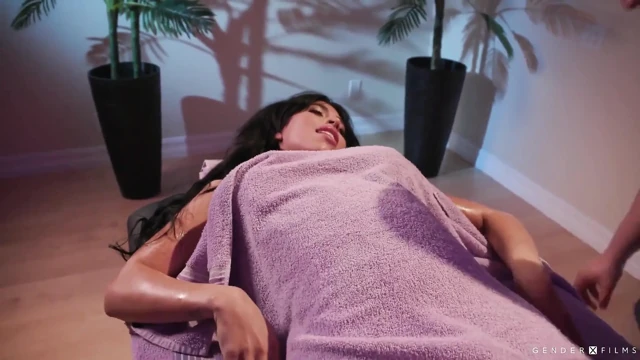 Genderx filmleri - stresli trans bebek yarağa masaj yapıyor