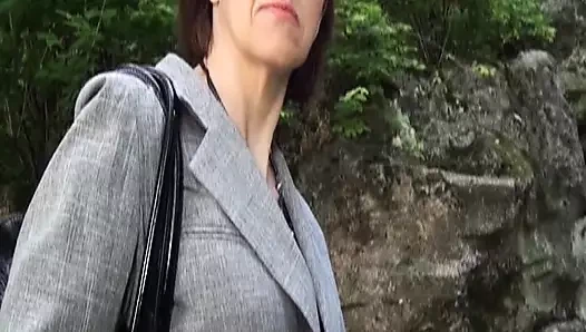 Ateşli Fransız genç erkek avcısı götünde ve amında yarak seviyor