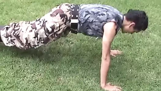 Latin twink damian mastürbasyon yapıyor