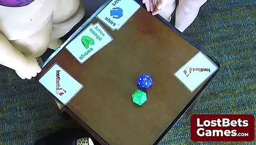 Sarışın dee williams kule gibi Chels'e karşı striptiz yapıyor