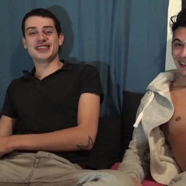 Sürtük latin twink tarafından jockstrap içinde korunmasız sikiliyor
