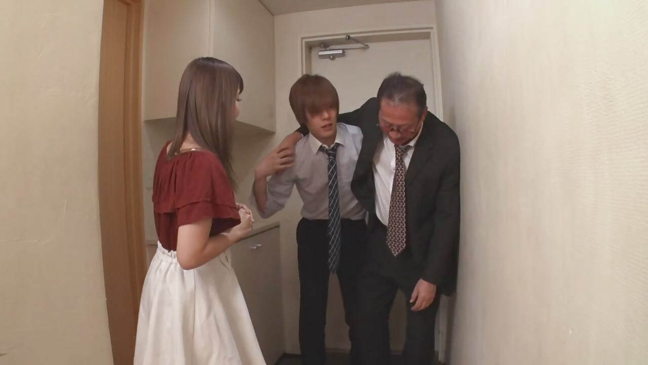 Karın chisato takayama'sını sikmeme izin veriyor