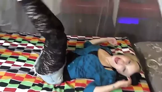 sevimli sarışın gösterileri kapalı