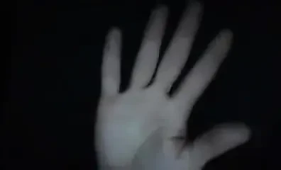 Trans kız orgazm sonrası boşalma oyunu, geceleri yatakta