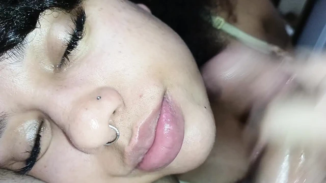 Döle susamış sürtüğün ağzına ateşli boşalma