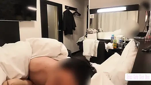 Adil tenli ince resepsiyonist geri dönüyor - doğal cazibesi her konuşmayı biraz çok yakın hissettirdi 1.