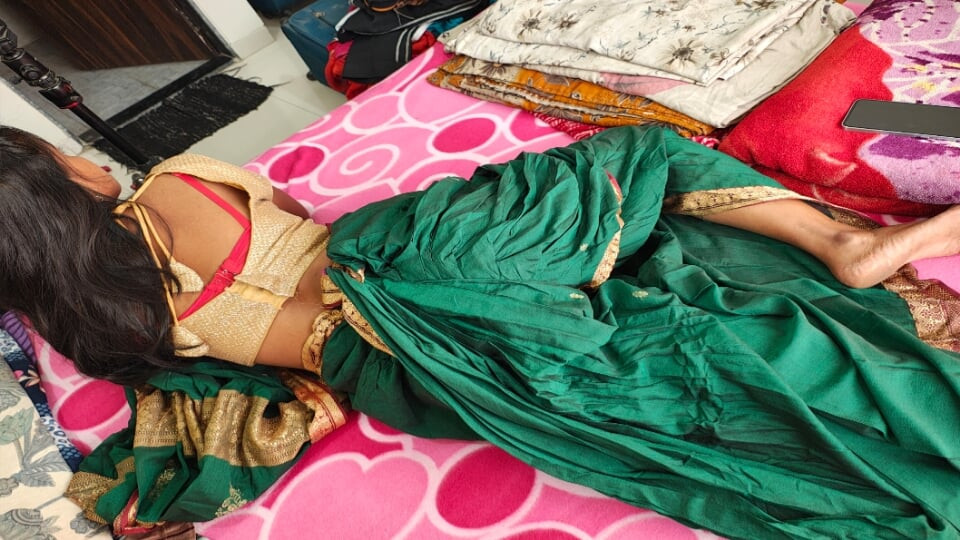 Molakarin bai ne Marathi saree ghalun naukar sobat zavun ghetal