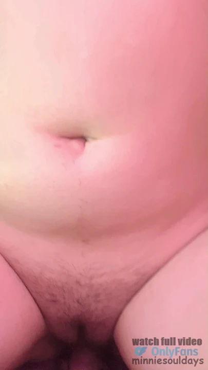 Я трахаю ее в миссионерской позе и кончаю на ее красивое лицо - Minniesouldays