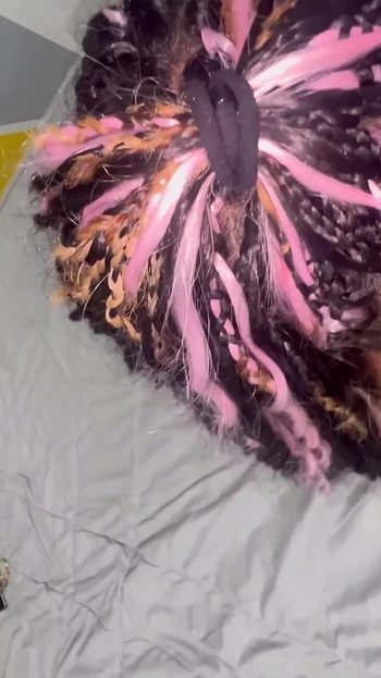 Блазианская черная азиатская суперкрасавица получает крем от большого члена