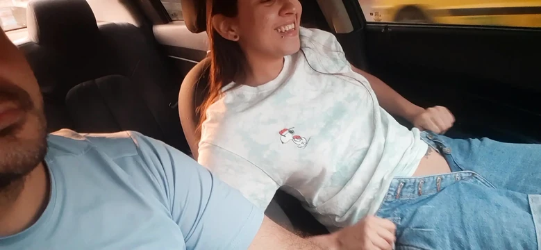 Я путешествую автостопом и брызгаю на себя, прежде чем вернуться домой.