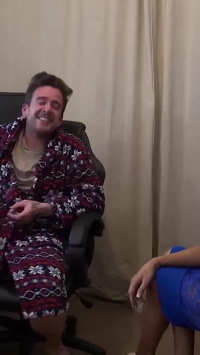 Ключевой момент из "Моя мачеха застукала меня за дрочкой и XDVDCOLLECTORSCLUB"