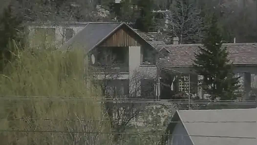 İtalyan adam üvey annesini ve üvey kız kardeşini sikiyor