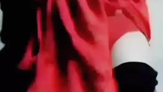 Ateşli genç kız öğrenci ateşli seksi havalı göğüslerini ovuyor