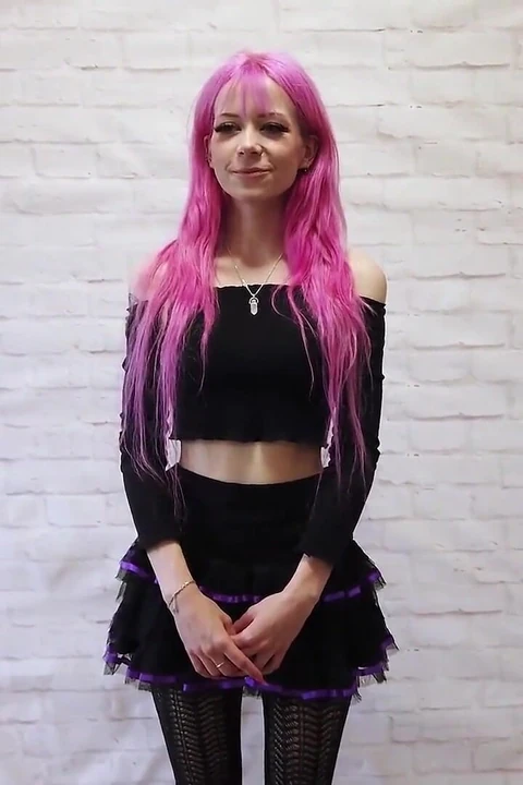 Обнаженный видео кастинг с красивой косплей-девушкой Lilly