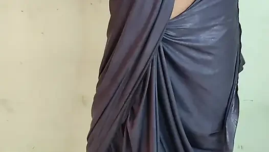 Hintli iri güzel evli kadın Saree bluzlu minyon çıplak dans