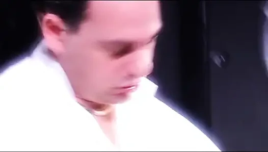 Seksi büyük göğüsler üçlü sikişiyor