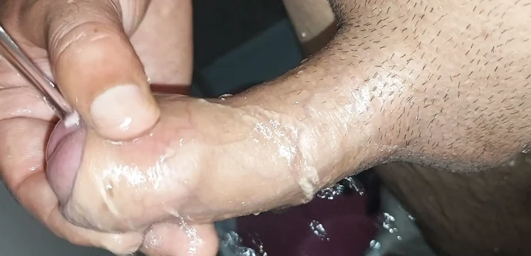Baba banyoda bana handjob yapıyor