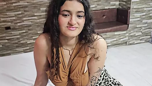 Kız arkadaşım onu sikebilmem için beni saksoyla uyandırıyor