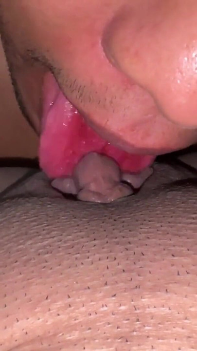 AMATÖR AŞıRı YAKıN ÇEKIM BÜYÜK BÜYÜK KLITORIS YALAYAN PATLAYıCı KADıN INLEYEREK ORGAZM KHALESSI69 | Klip 1