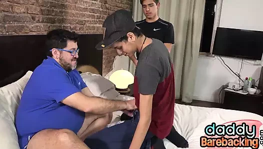 2 sıska twinks şişman ayı dilf