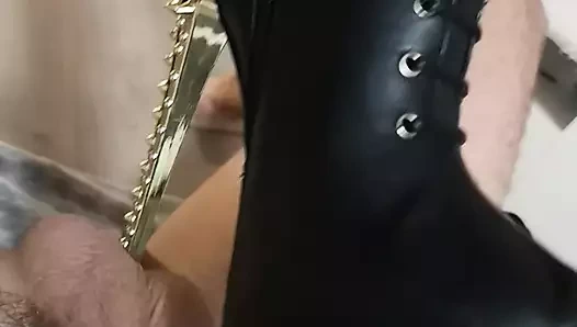 Seksi yüksek topuklu kadın egemenliği cbt - sert taşak patlatma edepsiz konuşma