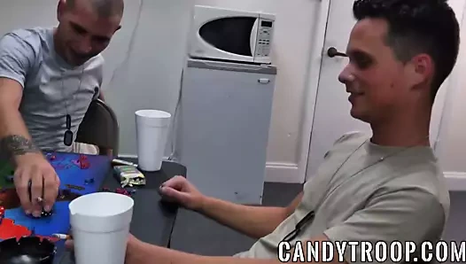 Üç askeri sporcu anal trene biniyor