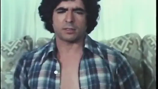 Sürtük iki adam tarafından sikiliyor ve dölleniyor nostaljik porno üçlü seks