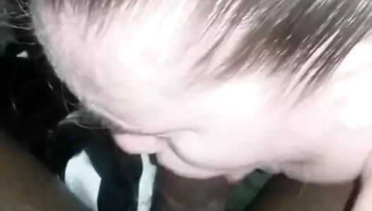 Pof şişman beyaz ganimet siyah çük yiyor.