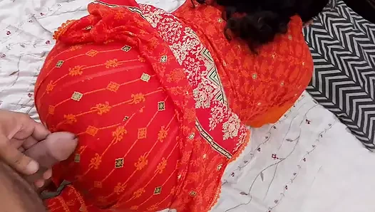 Üvey annemin yatağında ilk kez mastürbasyon yapıyordum