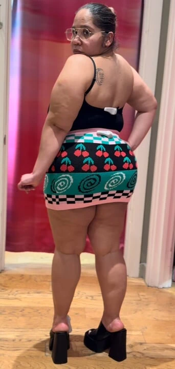 Boricua Mami - Fat Natural Ass - Leg Worship - Candid - Femdom- walking-