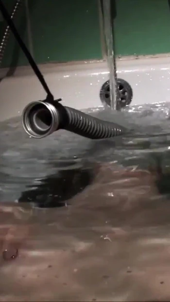 Волнующий момент из "Унижение Yasemin в ванне"