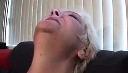 Dövme büyükanne içinde çorap parmaklar ve berbat