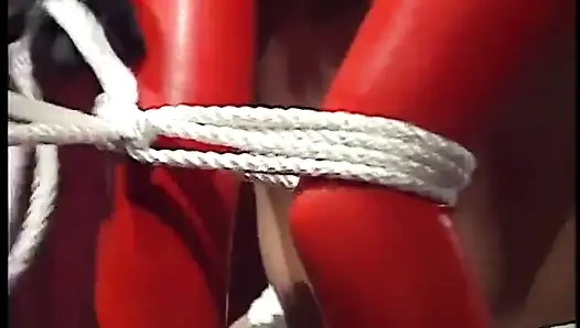 Sevimli büyük memeli dominatrix köleyi amcıkla azdırıyor