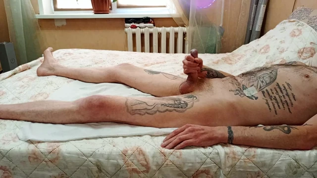 Kız arkadaşım derin bir sakso çekip taşaklarımı boşaltıyor
