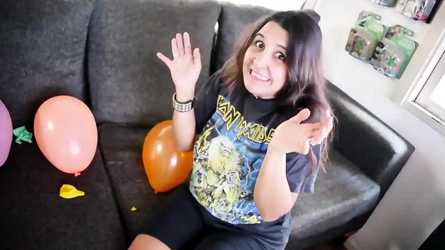 Metal kız partiden önce tüm balonları patlatıyor - tavşan looner [lowres]