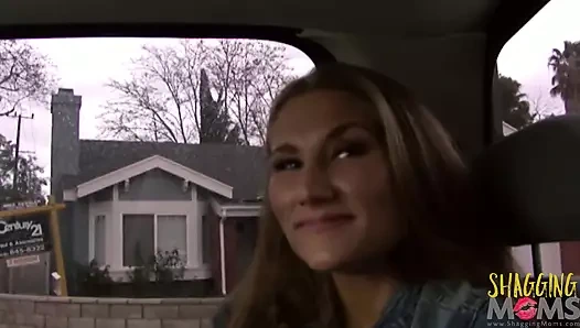 Siyah arkadaşıyla seks yapmak isteniyor