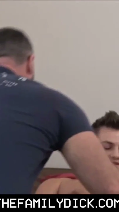 Jock üvey aile seks ayı üvey sonra yakalandı mastürbasyon | Klip 1