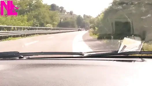 Arabada yolcu koltuğunda sarkma