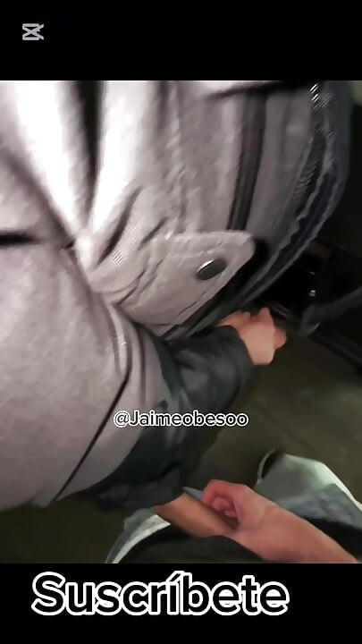 Jaime obese bana sakso çekmesi için elçiyi baştan çıkarıyorum ve sonra içine boşalıyor