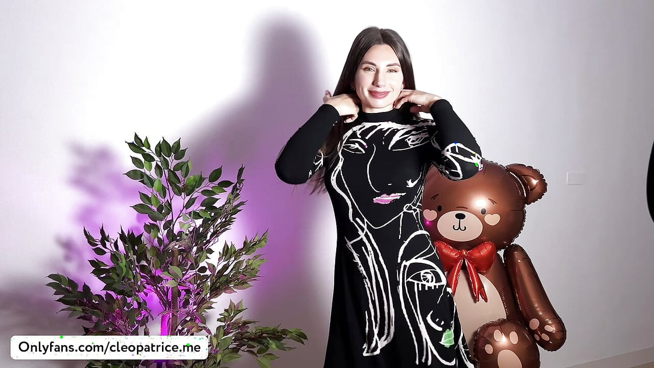 Cleo Patrice'in seksi iç çamaşırlarını ve büyük göğüslerini giymeyi deneyin. SANSÜRSÜZ