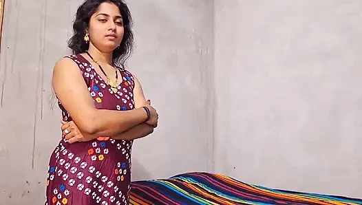 Hintli yenge üvey kız kardeş ve üvey erkek kardeş sert sert sikiş domaltarak sikişiyor