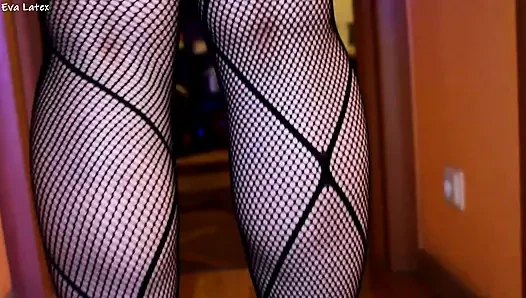 Kadın egemenliği sahibe dominatrix ayak fetişi lateks topuklu bdsm domina solo sapık ateşli orta yaşlı seksi kadın