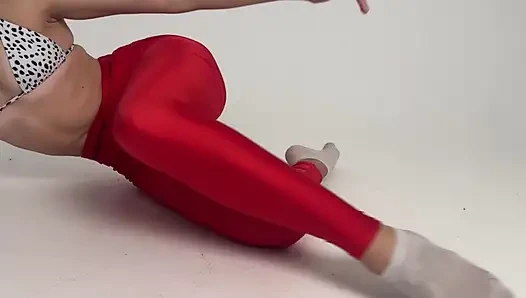 Sıkı kırmızı tayt yoga bacakları