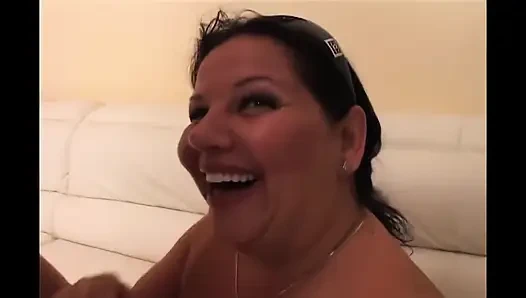 Göğüsler her yere dağılmış