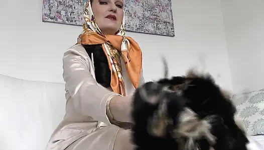 Başörtüsünde mastürbasyon yapıyor ve sahibenizin kürkünü meme uçlarında hissediyor, Lady Victoria Valente