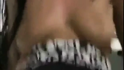 Sofia scopa su battello