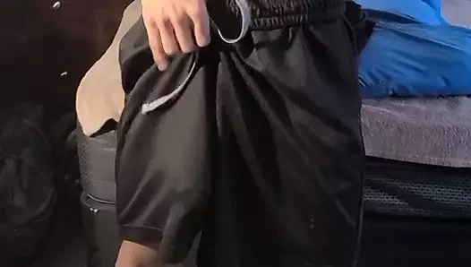 Twink gösterileri kapalı onun canavar horoz