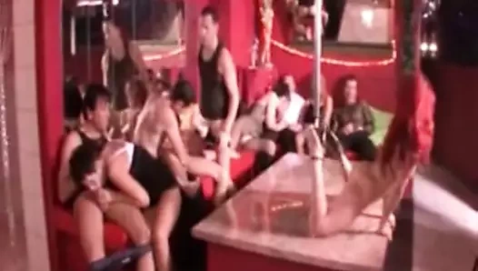 Kadife eş değiştirenler kulübü çiftleri sadece grup seks yapıyor gerçek amatörler