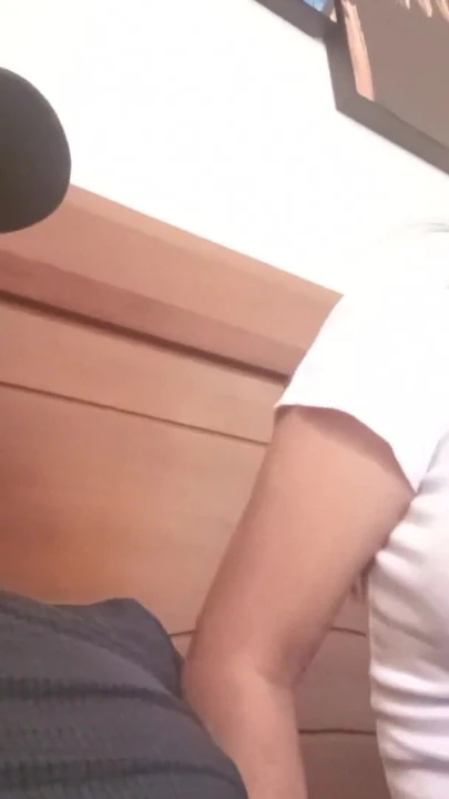 Обязательный для просмотра момент от "Секретарша чувствует себя виновной за то, что неверная своему бойфренду, она много думает об этом, но продолжает"